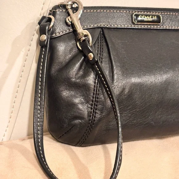 COACH 1941 Black Leather Pleated Medium Wristlet (Style F46484) - Picture 3 of 12